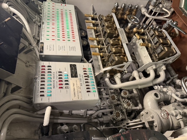 WATERTIGHT FITTING CONTROL INDICATOR / VENTILATION OPEN CLOSED INBOARD VALVES INDUCTION INJECTION SEA "CHRISTMAS TREE" RIG FOR DIVE VENTS VENTS CHANGE VALVE EMERGENCY